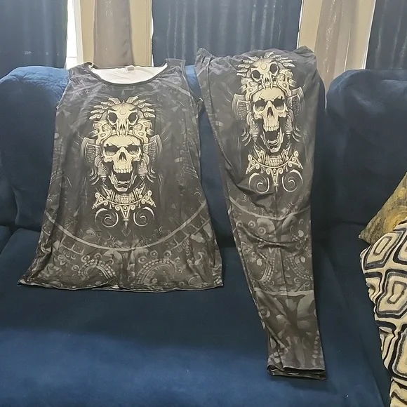 Two piece skull legging set, size Large - Picture 1 of 3
